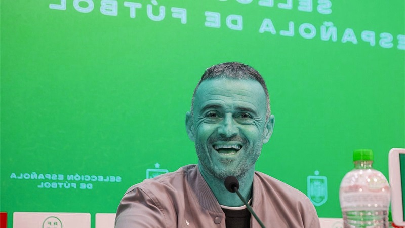 كريستيانو رونالدو يريد لويس إنريكي .. ميسي لا يريد العودة