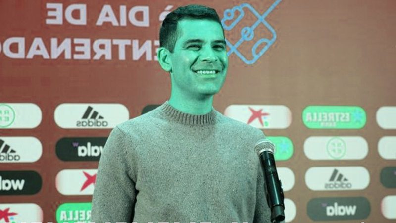 لاعب البلوجرانا السابق يستعد لمسيرته كمدرب ويأمل العودة إلى برشلونة