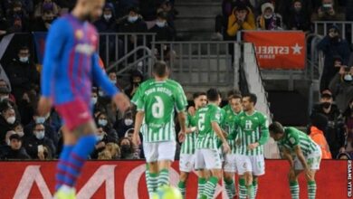 بيتيس ينهي بداية تشافي الخالية من الهزيمة في برشلونة