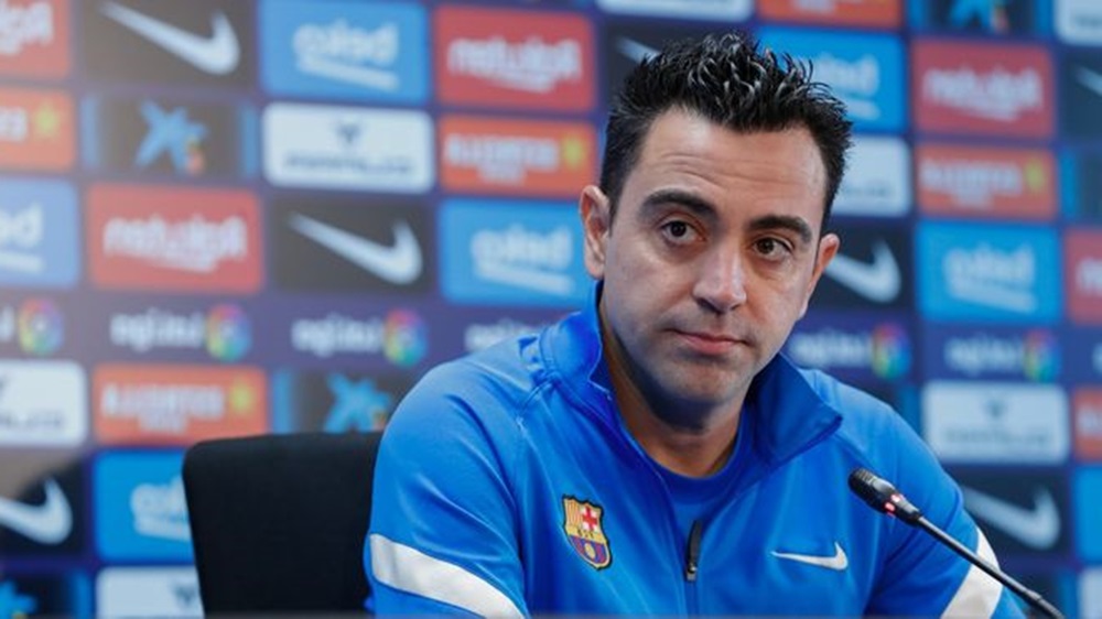 تشافي يمتدح الظهور الأول لداني ألفيش: تمريراته الأخيرة تصنع الفارق