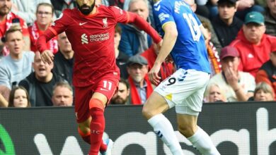 محمد صلاح يواصل التألق وتوزيع الهدايا في البريميرليغ