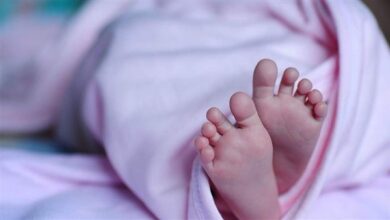 العثور على جثة رضيع داخل صندوق قمامة بالقرب من حي الهرم.عمره يوم