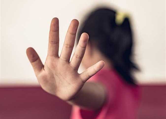 ضبط عامل اتهمته زوجته بالتعدي جنسيًا على نجلتهما بالدقهليه