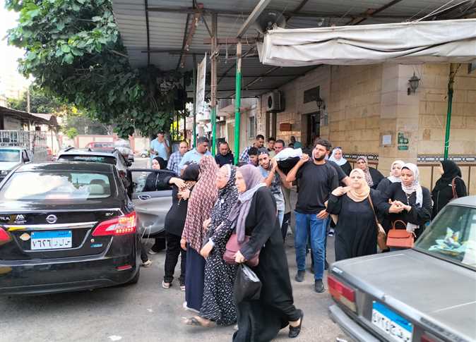 العشرات يشيعون جثمان ثاني ضحايا حريق عقار محرم بك بـ الإسكندرية