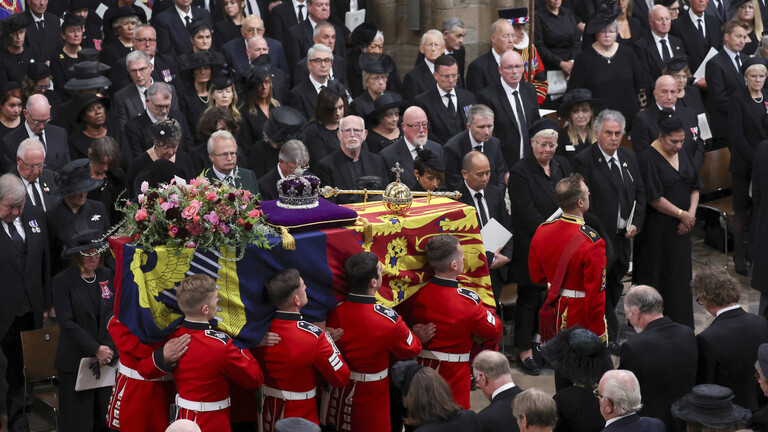 جنازة مهيبة للملكة إليزابيث الثانية إلى مثواها الأخير بعدحكمها لبريطانيا 70 عاما