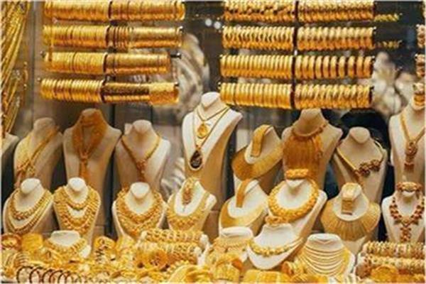 سعر الذهب يتراجع 27 جنيهًا في أسبوع. والجنيه يخسر 408 جنيهات