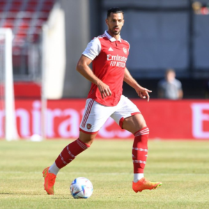 لاعب أرسنال يكشف كواليس مرعبة عقب طعنه بسكين ولقي آخر مصرعه