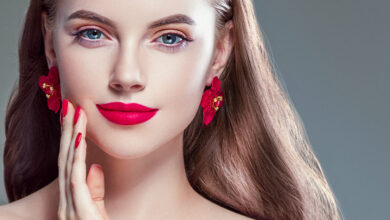 أحمر شفاه بلون التوت البري مضادا للبكتيريا والفيروسات