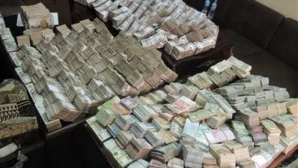 قرار عاجل ضد مسئول بنك عربي شهير في القاهرة استولى على أموال العملاء