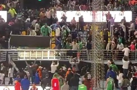 حادث انهيار مدرج حسن مصطفى يسفر عن اصابه 27 والدفع بعدد من سيارات الاسعاف