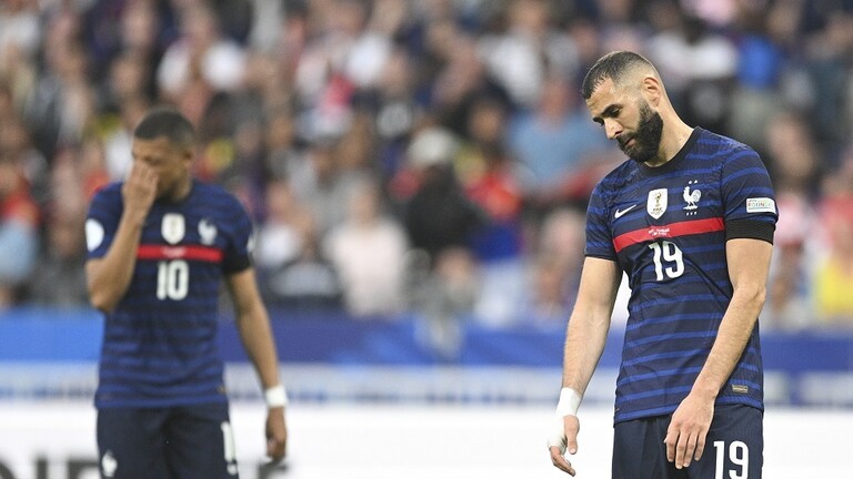 هل يسافر بنزيما "الغاضب" إلى قطر ؟ وما حقيقة استبعاده من قبل مدرب فرنسا؟