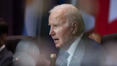 سياسي أمريكي يصف بايدن بأنه "قاتل ومجرم حرب"ويجب محاكمته