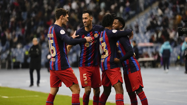 برشلونة يتخطى ريال بيتيس ويضرب موعدا مع ريال مدريد في نهائي السوبر الإسباني