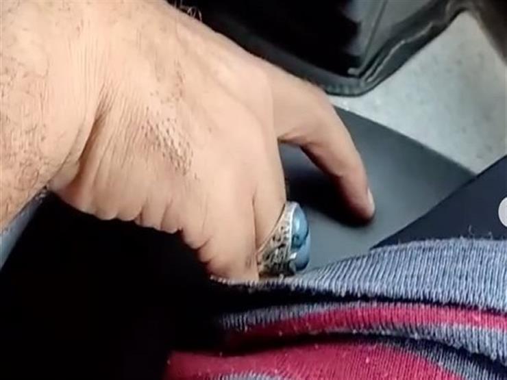 نحرش راكب بميكروباص الجيزه بطالبه جامعيه لامس جسدها وعند استعاثتها فر هاربا