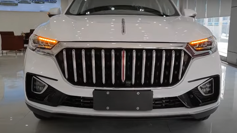 الصين تعدّل إحدى أفخم سياراتها وتطرحها في أسواق جديدة