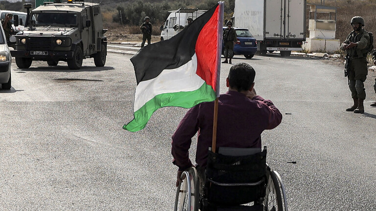 منظمة العفو الدولية تندد بأمر إسرائيلي يحظر رفع الأعلام الفلسطينية في الأماكن العامة