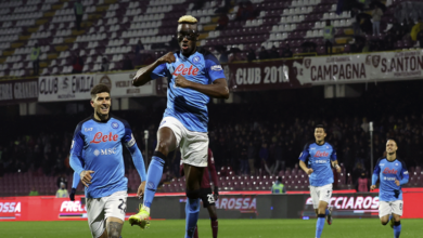 نابولي يهزم روما ويحكم قبضته على صدارة الدوري الإيطالي