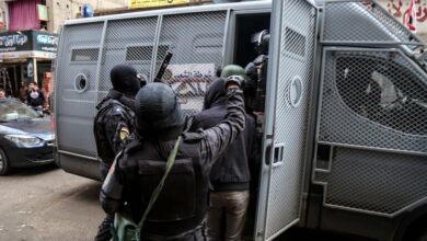 لص يذبح 10 دجاجات ويسرق مبلغا ضخما ليوزع اللحم بالمجان على اهالى قريته