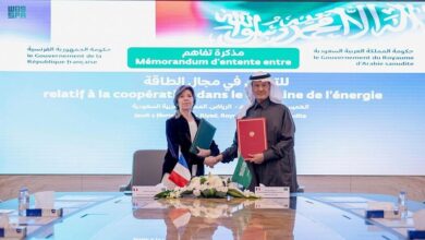 الأمير عبدالعزيز بن سلمان يوقع مذكرة طاقة واسعة النطاق مع فرنسا