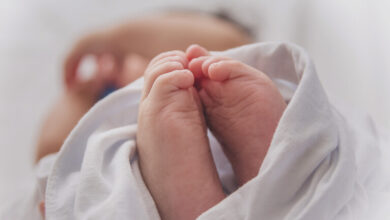 سيدة تركيه ترتعد خوفا من الزلزال فتنجب طفلها قبل الأوان