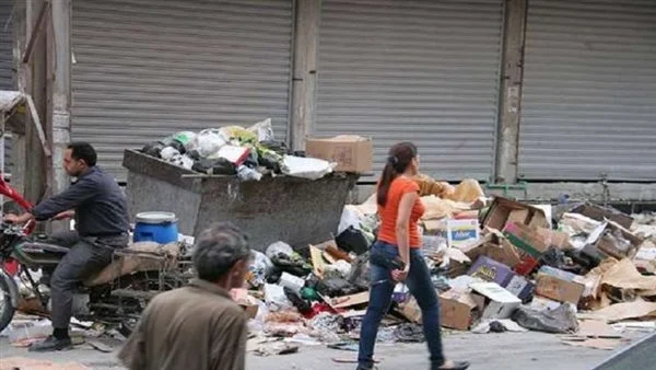 حاول ممارسة الفاحشة مع صديقتها.فقطع جسد صديقه والقي يده فى شقة جاره