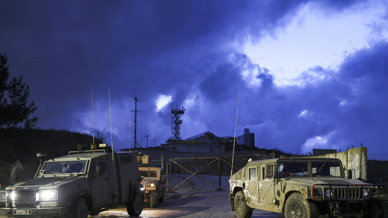 الجيش الإسرائيلي يطلق قنابل ضوئية على حدود لبنان جراء اشتباه بعملية تسلل