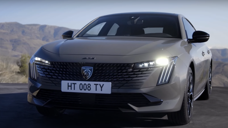 بيجو تستعرض الجمال الفرنسي بواحدة من أكثر السيارات تميزا