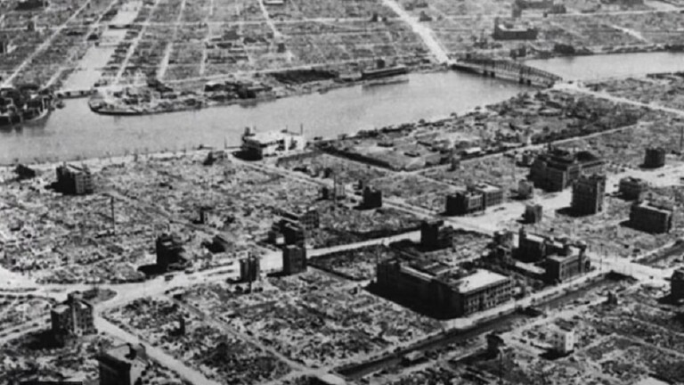 من ارشيف الحروب : جثث عارية وأخرى متفحمة طفت على سطح نهر سوميدا