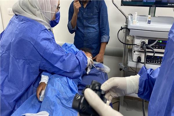 إنقاذ طفلة بعد ابتلاعها عملة معدنية واستقرارها في المريء بحميات الغردقة
