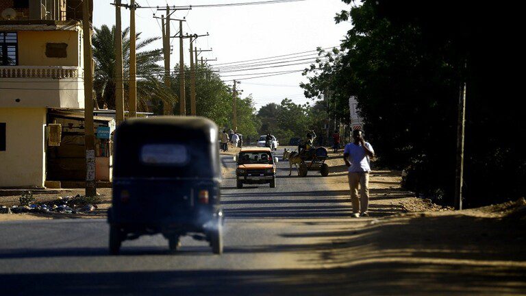 أنباء متضاربة عن هروب البشير وأركان حكمه من سجن "كوبر" بالخرطوم