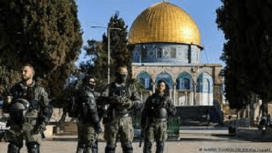 وزيرشئون القدس: إسرائيل تلعب بالنار وتريد تقسيم الأقصى