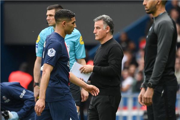 مدرب سان جيرمان ينتقد حكيمي ويصف تصرفه بـ "الغبي"