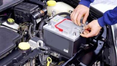 حبس شخصين تخصصا في سرقة بطاريات السيارات