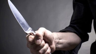 عامل هدد موظفة وهو يرتدى النقاب وسرقها تحت تهديد السلاح بالقاهرة