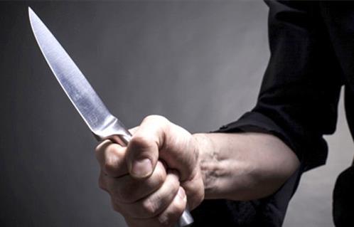 عامل هدد موظفة وهو يرتدى النقاب وسرقها تحت تهديد السلاح بالقاهرة