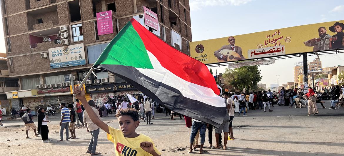 مفوض حقوق الإنسان يبدي قلقه من تصاعد التوترات في السودان