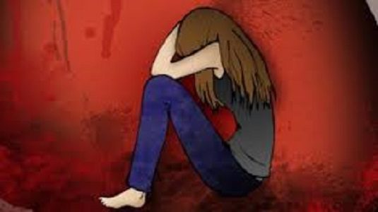 فتاة السويس: حبيبي استدرجني وعمل عليا حفلة مع أصحابه