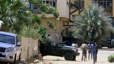 فتح المطارات جزئيا لتمكين الدول من إجلاء مواطنيها