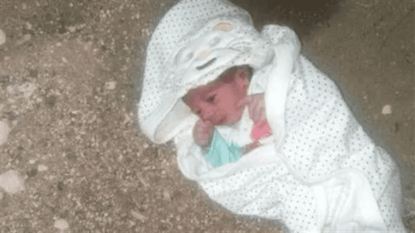 الأم القاسية تركت ابنها يواجه المجهول تحت كوبرى بالغربية