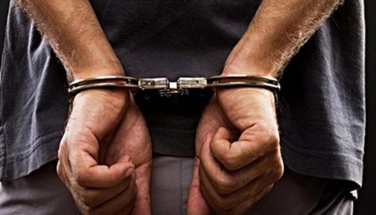 الأمن يضبط شخص غافل سيدة وسرق بطاقتها البنكية بالإسكندرية