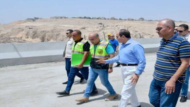الرئيس السيسي يتفقد تطوير كورنيش النيل وكوبري العاشر