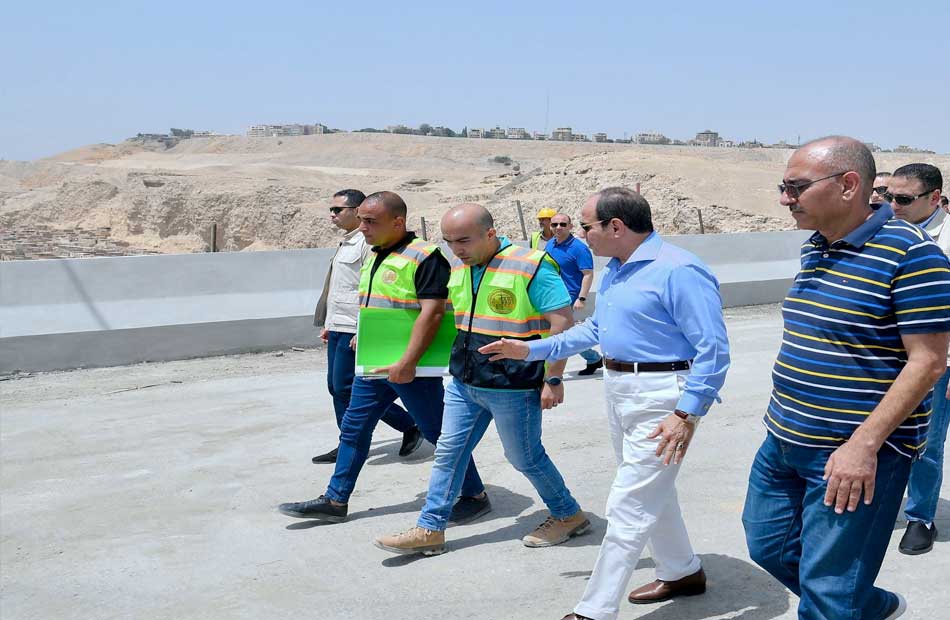 الرئيس السيسي يتفقد تطوير كورنيش النيل وكوبري العاشر