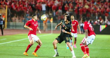 الوداد يسجل الهدف الأول في شباك الأهلي