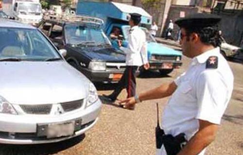 الداخليه تشن حمله امنيه وتعيد 9سيارات مسروقه لااصحابها