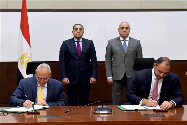 رئيس الوزراء يشهد توقيع عقدي شراكة لفندقين في مثلث ماسبيرو ومجرى العيون