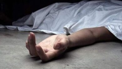 تجرد من مشاعر الابوه فحرق جسد طفلته بملعقه وولاعه حتى لفظت انفاسها