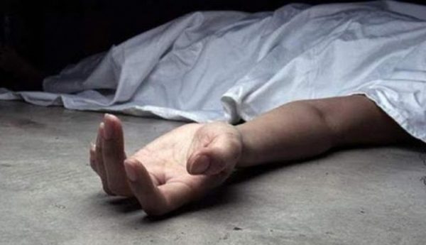 تجرد من مشاعر الابوه فحرق جسد طفلته بملعقه وولاعه حتى لفظت انفاسها