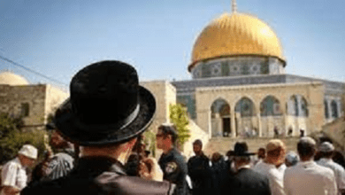 المستوطنين الاسرائيليون يقتحمون المسجد الأقصى تحت حماية شرطة الاحتلال