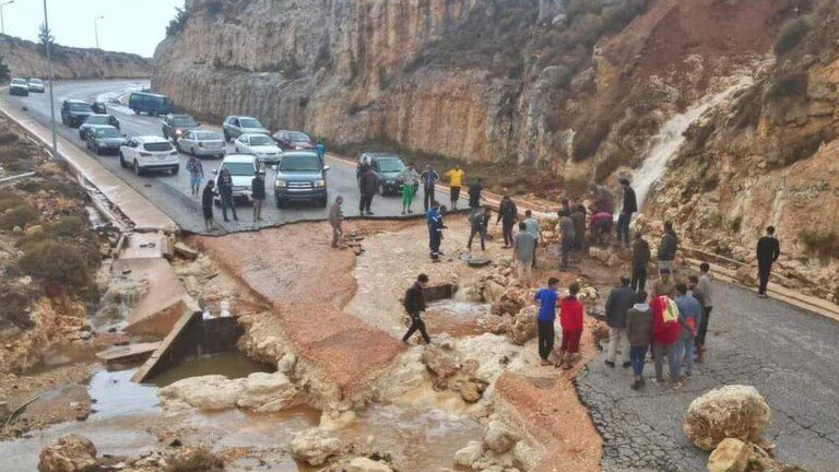 ليبيا:انقطاع الطريق بين شحات وسوسة جراء السيول