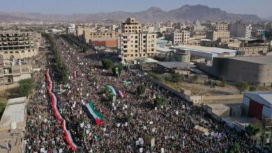 طوفان بشري تاريخي في اليمن دعما لقطاع غزة في وجه القصف الإسرائيلي المتواصل